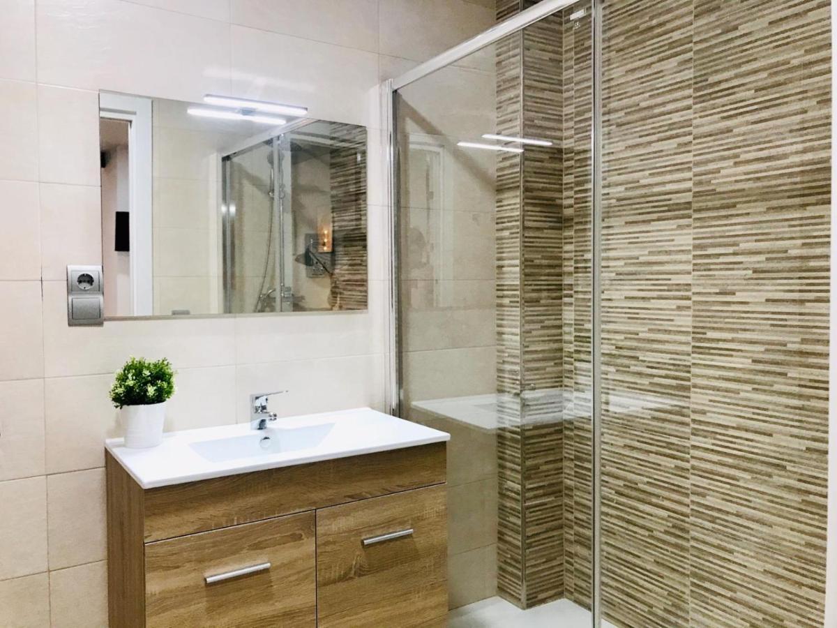 Modern & Spacious Apartment In Plaza De La Merced Малага Екстериор снимка